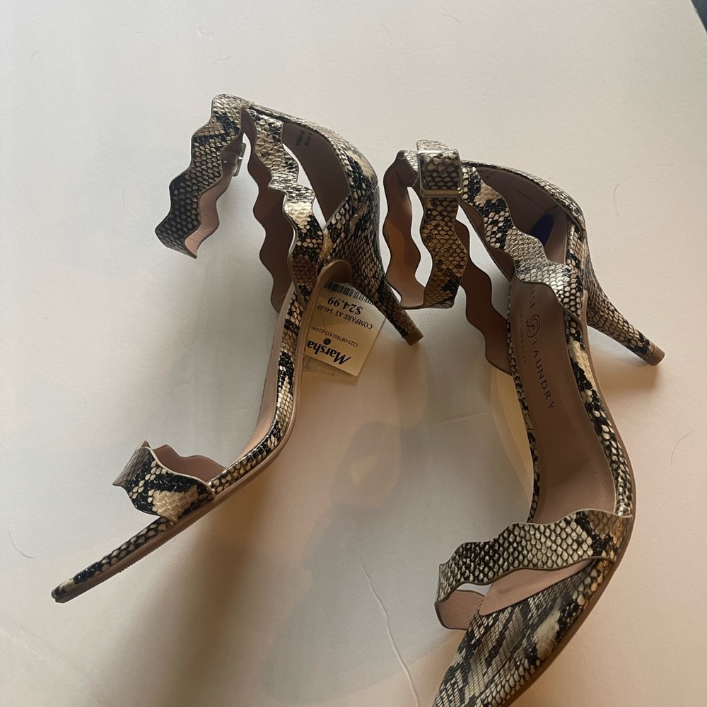 NIB Snake skin pattern heels